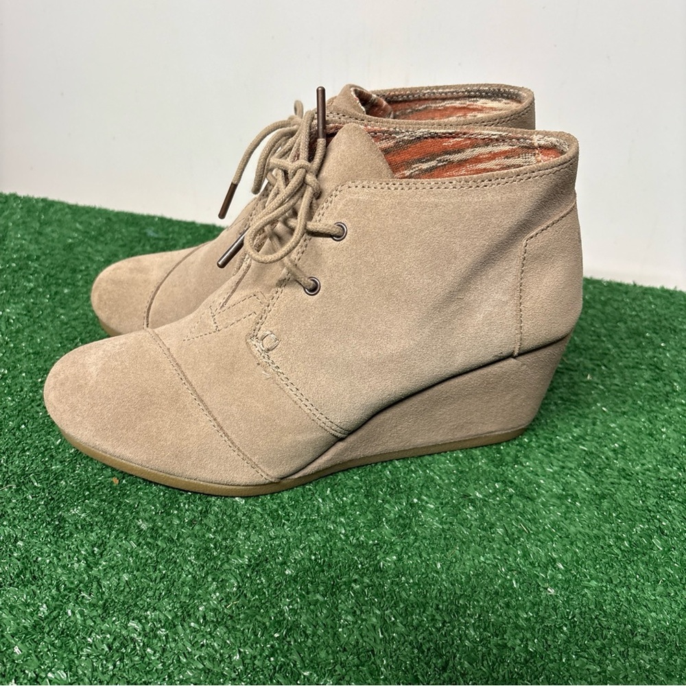 Toms Boots Womens 9.5 Desert Wedge Booties Taupe Suede Lace Up Round Toe Casual - Picture 3 of 7